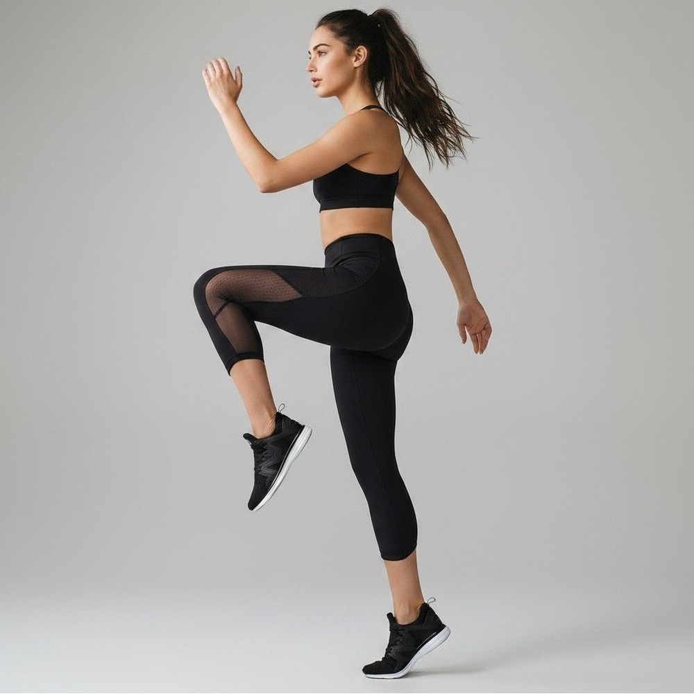 Lululemon Black Mesh Panel High Rise Crop Leggings‎ Size 6 W6ADCS